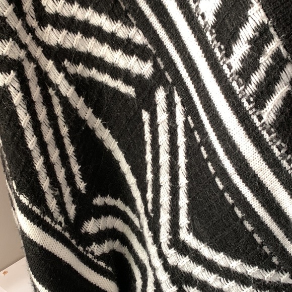 Womens Sweater best - Picture 3 of 3